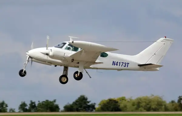 Cessna 320 Skyknight
