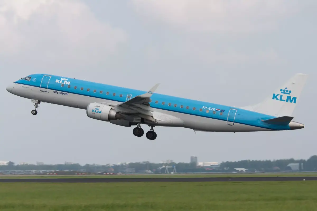 Embraer E195