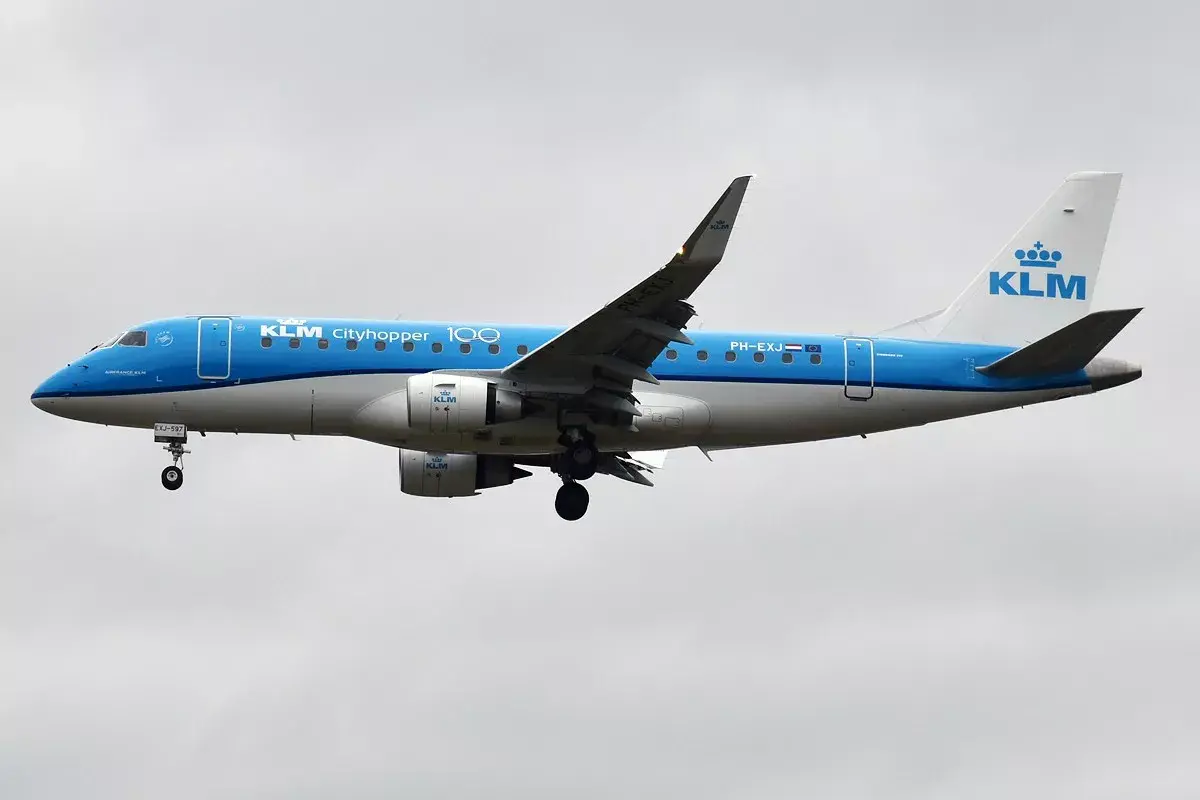 Embraer E175 (Long wings)